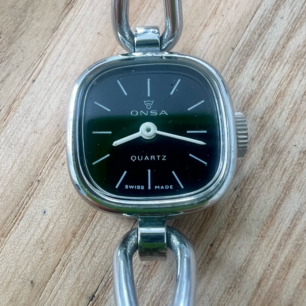 Vintage Onsa ladies silver tone bracelet watch NEW BATTERY